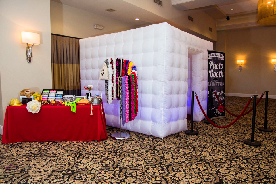 Inflatable photobooth for weddings 1