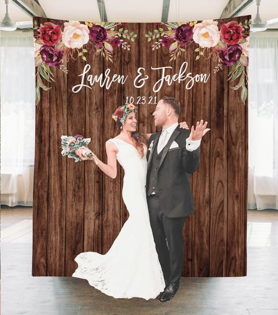 You are currently viewing Wedding Photo Booth Ideas – Full service or DIY